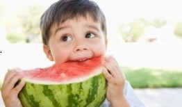 娱乐吃瓜酱带朋友去旅行,畅游人间烟火